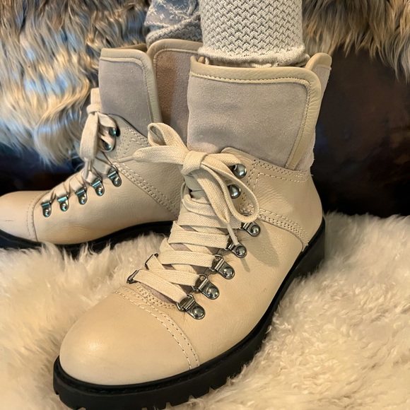 Great warm winter boot. FRYE & CO "Anise" boot in ivory. Size 8.5 Never worn. - Picture 8 of 12